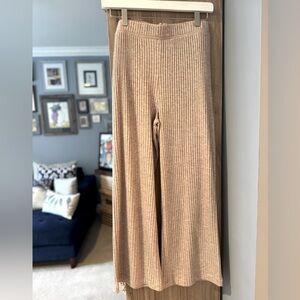 New with tags. Z Supply - wide legged pant in oatmeal color. Size M